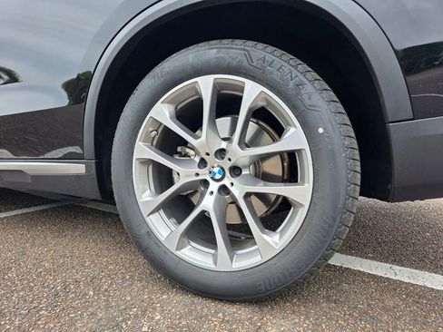 Used 2022 BMW X5 xDrive40i w/ Premium Package image 32