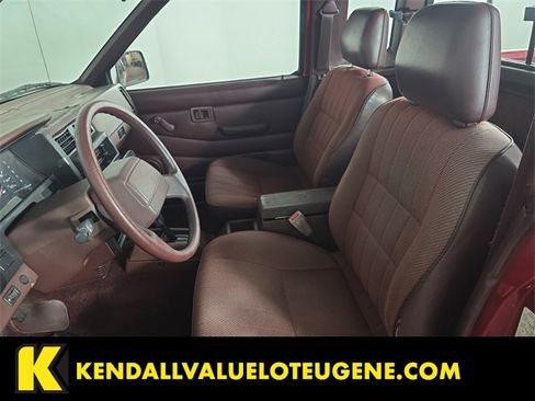 Used 1993 Nissan Pickup 2WD King Cab image 4