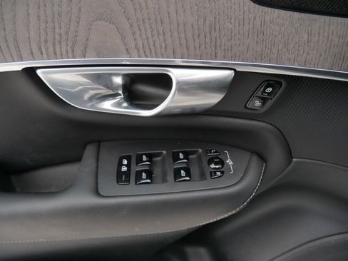 Certified 2023 Volvo XC90 T8 Ultimate w/ Protection Package Premier image 15