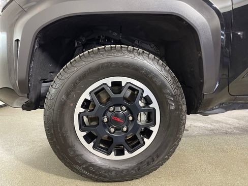 Certified 2025 Toyota Tacoma TRD Off-Road image 11