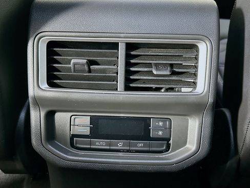 Used 2024 Volkswagen Atlas SE image 27