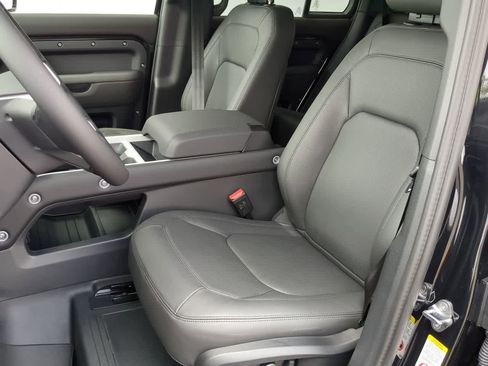 Used 2025 Land Rover Defender 110 S image 17