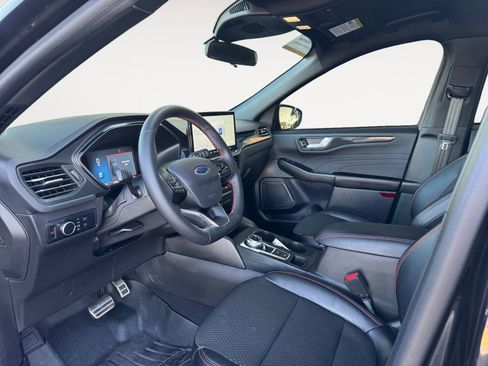 Certified 2024 Ford Escape ST-Line w/ Tech Pack #1 image 9