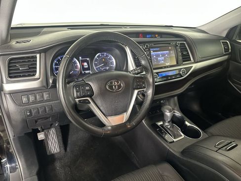 Used 2019 Toyota Highlander Plus AWD/4WD image 12