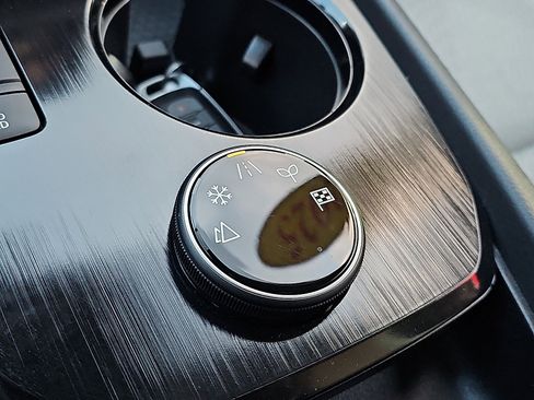 Certified 2025 Nissan Rogue SV image 23