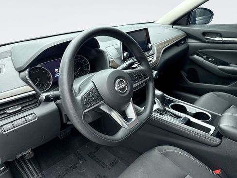 Used 2023 Nissan Altima 2.5 SV image 10