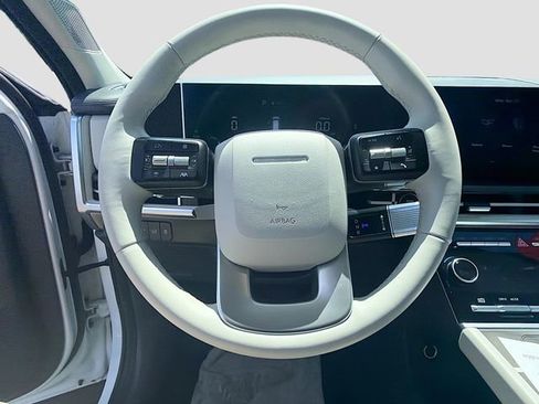 Used 2025 Hyundai Santa Fe SEL FWD image 11