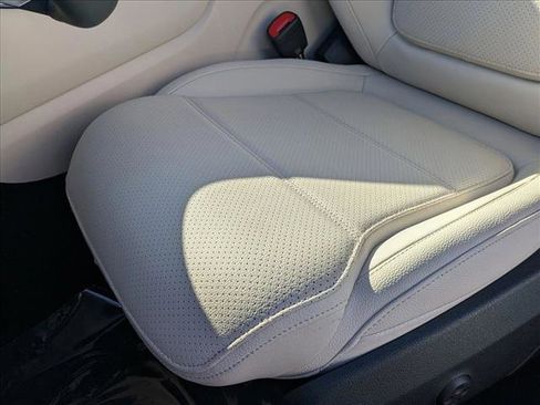 New 2026 Mercedes-Benz GLC 300 image 3