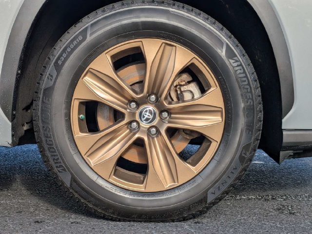 Used 2022 Toyota Highlander Bronze Edition FWD image 10