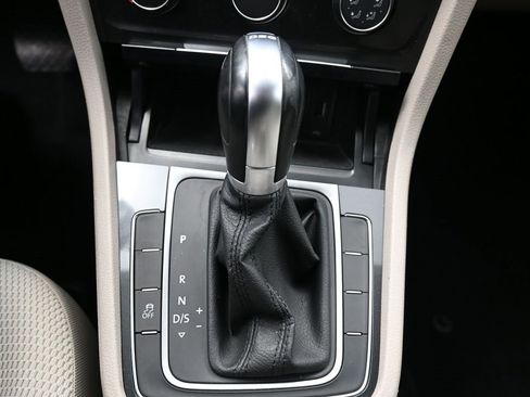 Used 2018 Volkswagen Golf S image 24