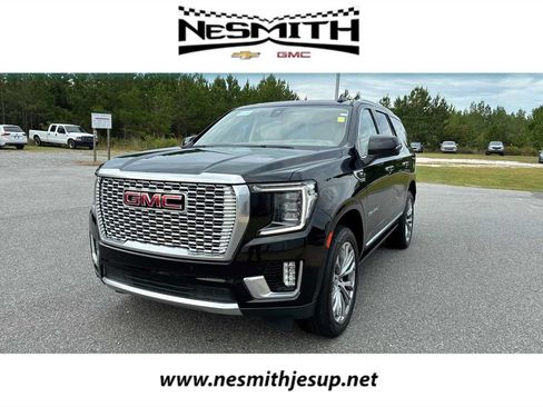 Used 2021 GMC Yukon Denali w/ Denali Premium Package AWD/4WD image 1