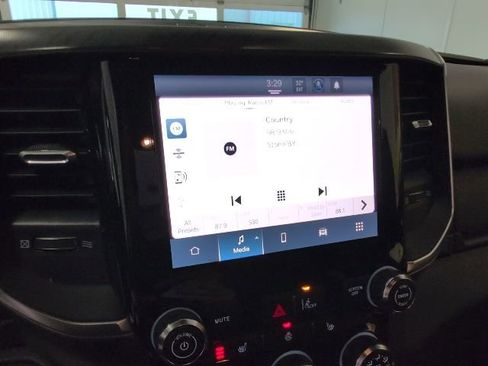 New 2026 RAM 1500 4x4 Crew Cab image 19