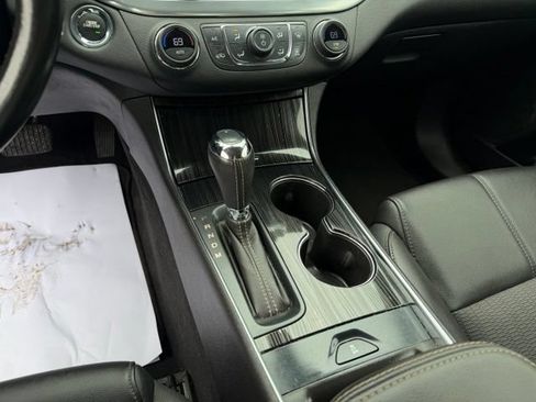 Used 2019 Chevrolet Impala LT FWD image 21