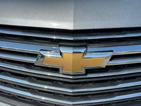 Used 2023 Chevrolet Traverse LT FWD image 10