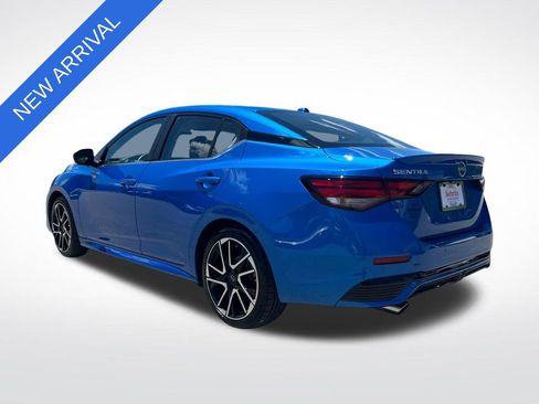 Used 2025 Nissan Sentra SR w/ SR Premium Package FWD image 5