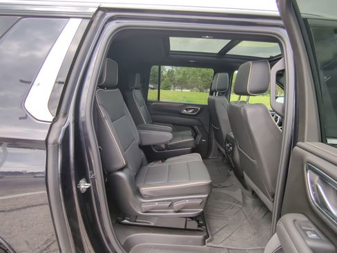 Used 2024 Chevrolet Suburban Premier w/ Premium Package AWD/4WD image 13