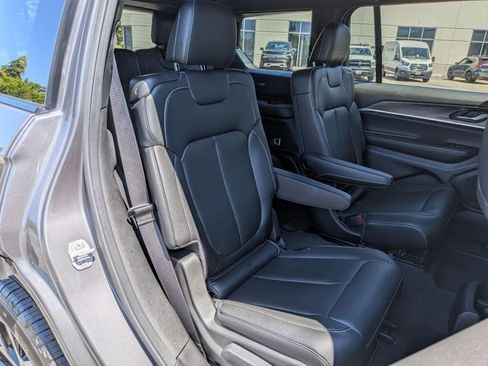 Used 2025 Jeep Grand Cherokee L Limited AWD/4WD image 21