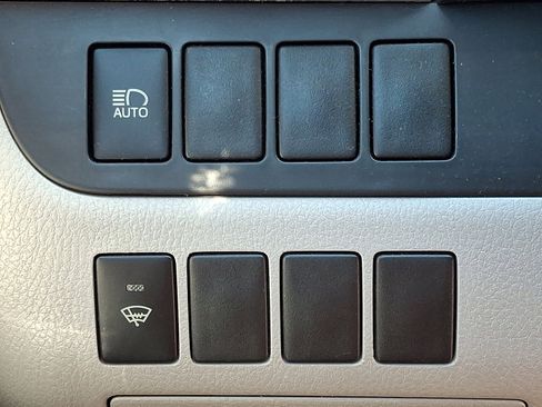 Used 2017 Toyota Highlander LE image 24