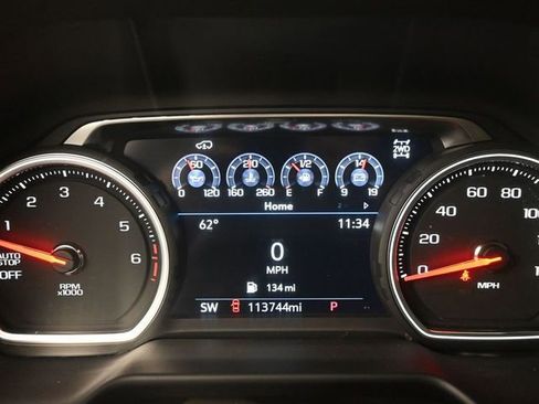 Used 2021 Chevrolet Suburban Z71 w/ Z71 Off-Road Package AWD/4WD image 16