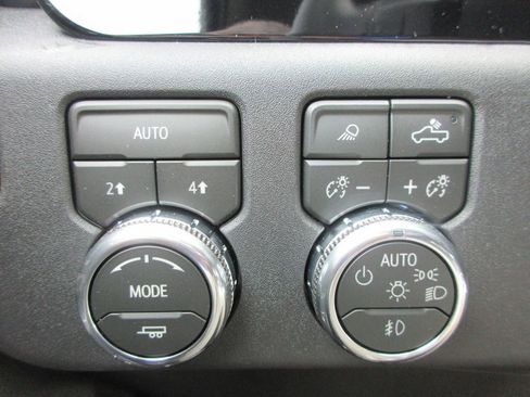New 2026 GMC Sierra 1500 SLT w/ SLT Convenience Package AWD/4WD image 16