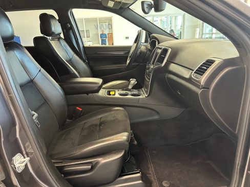Used 2018 Jeep Grand Cherokee Altitude AWD/4WD image 14