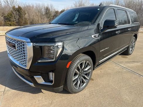 Used 2022 GMC Yukon XL Denali w/ Denali Ultimate Package image 1