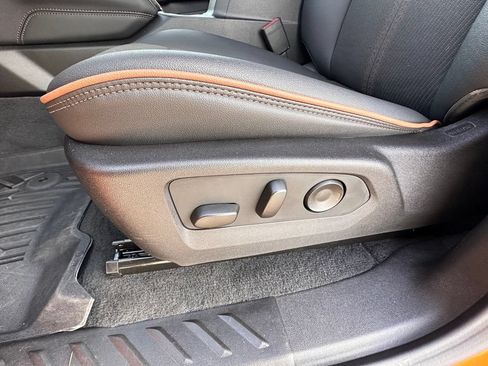 Certified 2025 GMC Canyon AT4 AWD/4WD image 19