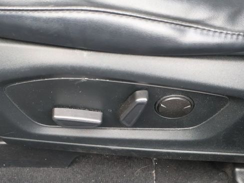 Used 2022 Ford Explorer XLT w/ Equipment Group 202A image 10