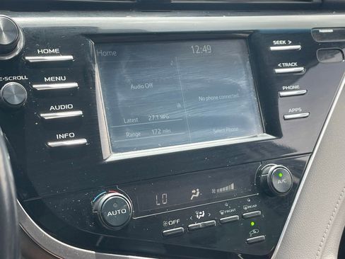 Used 2018 Toyota Camry SE FWD image 9