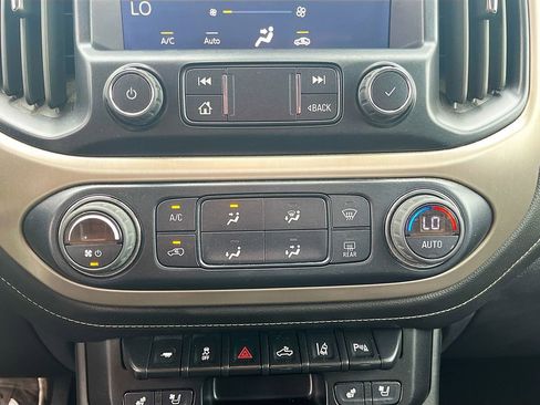 Used 2022 GMC Canyon Denali image 16