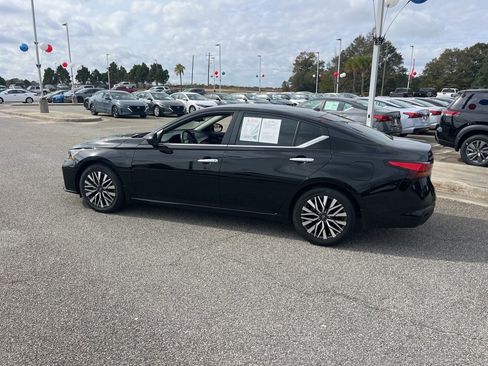 Used 2024 Nissan Altima 2.5 SV image 4