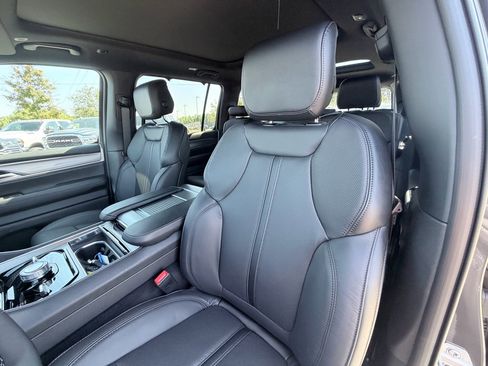 New 2026 Jeep Grand Wagoneer Limited AWD/4WD image 24