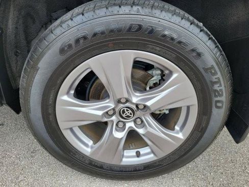 Used 2025 Toyota RAV4 XLE w/ Convenience Package FWD image 9
