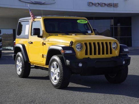 Certified 2019 Jeep Wrangler Sport AWD/4WD image 2