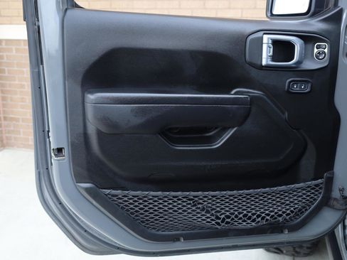 Used 2022 Jeep Wrangler Unlimited Rubicon AWD/4WD image 12