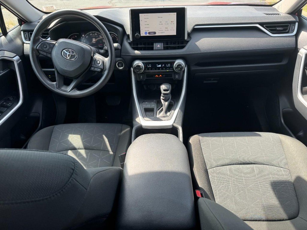 Used 2025 Toyota RAV4 XLE FWD image 17