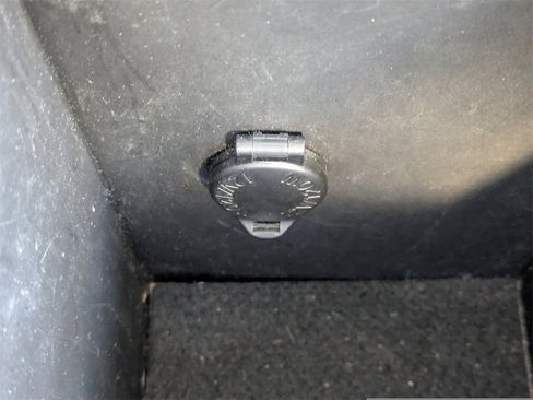 Used 2016 Toyota Camry SE image 29