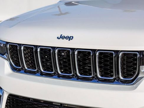 Used 2023 Jeep Grand Cherokee Limited w/ Luxury Tech Group II image 6