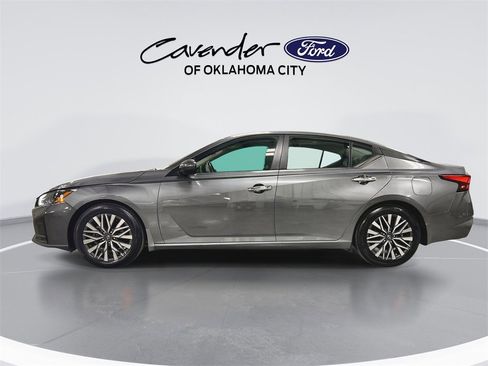Used 2024 Nissan Altima 2.5 SV w/ SV Premium Package image 5