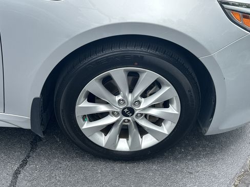 Used 2016 Kia Optima EX w/ Option Group 040 FWD image 14