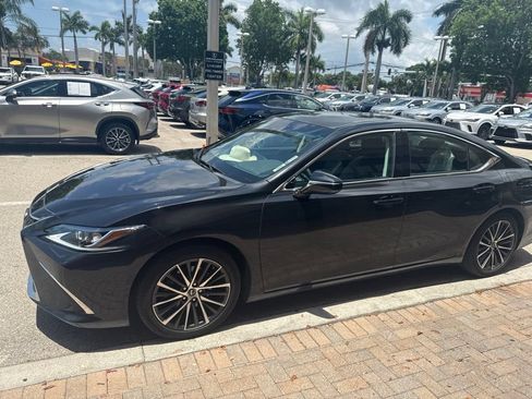 Used 2023 Lexus ES 350 w/ Premium Package FWD image 3