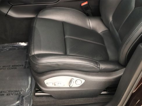 Used 2023 Porsche Macan Turbo image 23