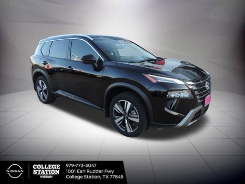 Used 2025 Nissan Rogue SL image 3