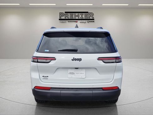 New 2025 Jeep Grand Cherokee L Altitude image 10