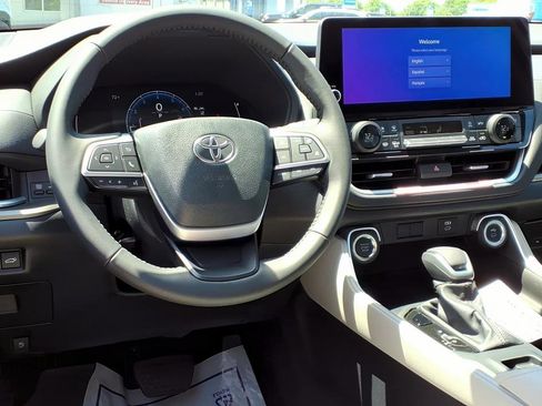 New 2026 Toyota Grand Highlander FWD image 8