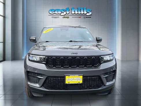 Certified 2023 Jeep Grand Cherokee Altitude image 2