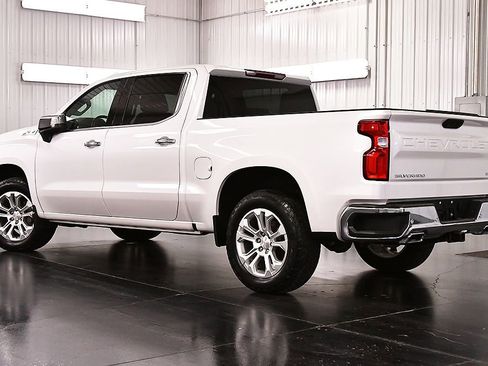Used 2023 Chevrolet Silverado 1500 LTZ w/ Z71 Off-Road Package AWD/4WD image 5