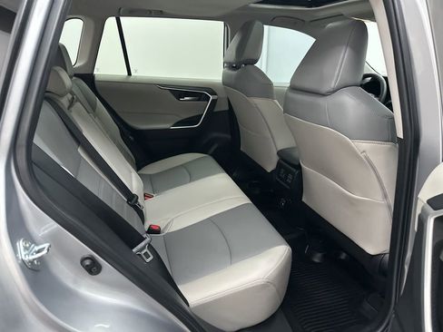 Used 2021 Toyota RAV4 XLE Premium image 26