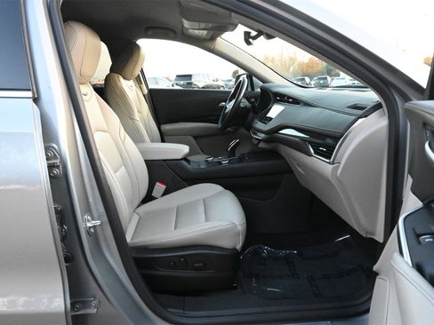 Used 2023 Cadillac XT4 Premium Luxury image 26
