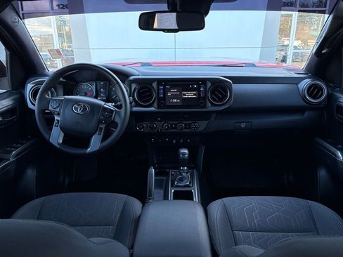 Used 2019 Toyota Tacoma TRD Off-Road w/ Technology Package image 14